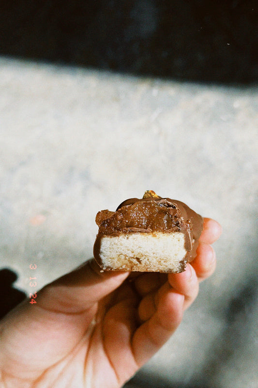 Chocolate Date Caramel Twix Bar